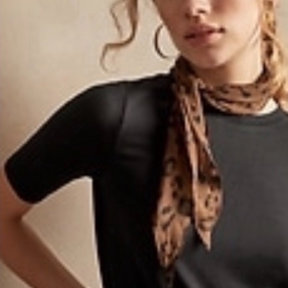 NWOT BANANA REPUBLIC THREADSOFT BLACK TOP SZ. LARGE